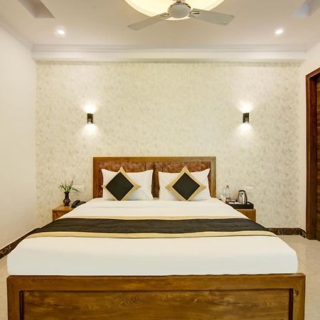 Hotel The Emporio Grand Near Vaishali Metro Station กาเซียบัด ภายนอก รูปภาพ