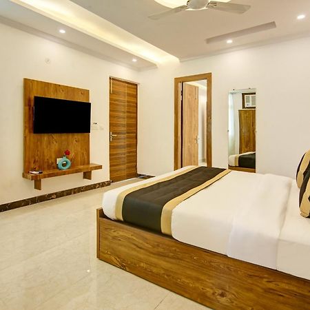 Hotel The Emporio Grand Near Vaishali Metro Station กาเซียบัด ภายนอก รูปภาพ