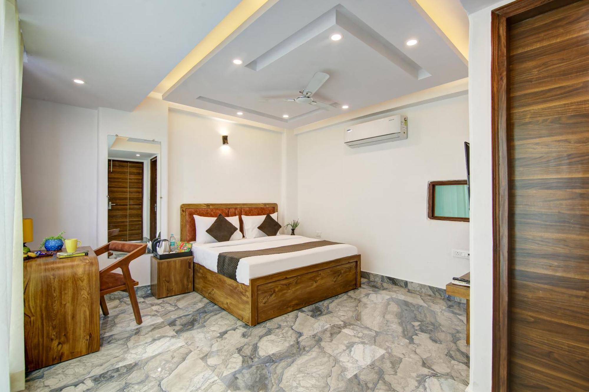 Hotel The Emporio Grand Near Vaishali Metro Station กาเซียบัด ภายนอก รูปภาพ