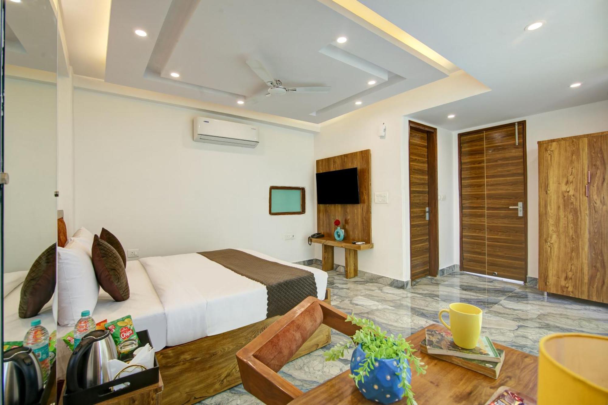 Hotel The Emporio Grand Near Vaishali Metro Station กาเซียบัด ภายนอก รูปภาพ