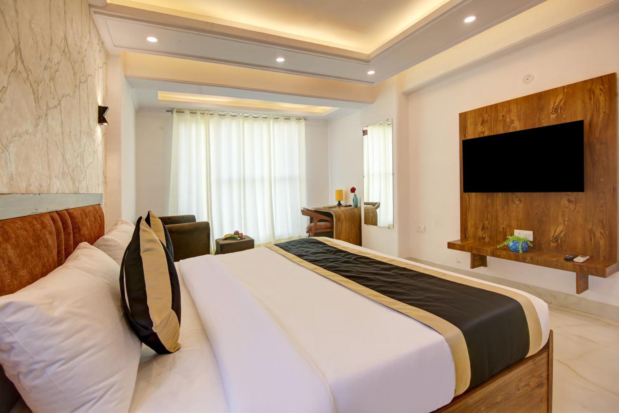 Hotel The Emporio Grand Near Vaishali Metro Station กาเซียบัด ภายนอก รูปภาพ