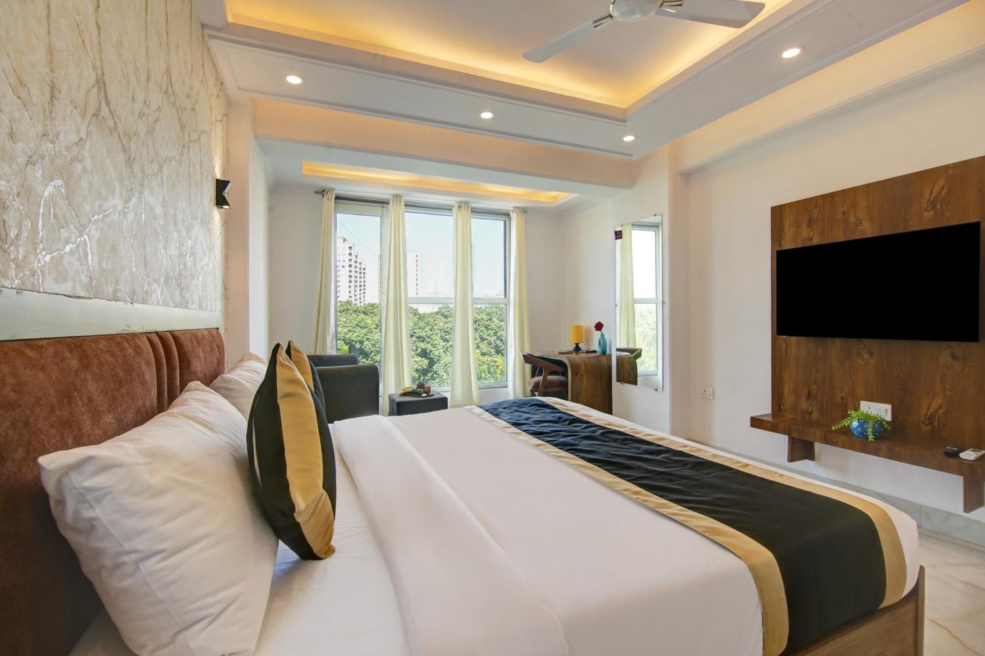 Hotel The Emporio Grand Near Vaishali Metro Station กาเซียบัด ภายนอก รูปภาพ