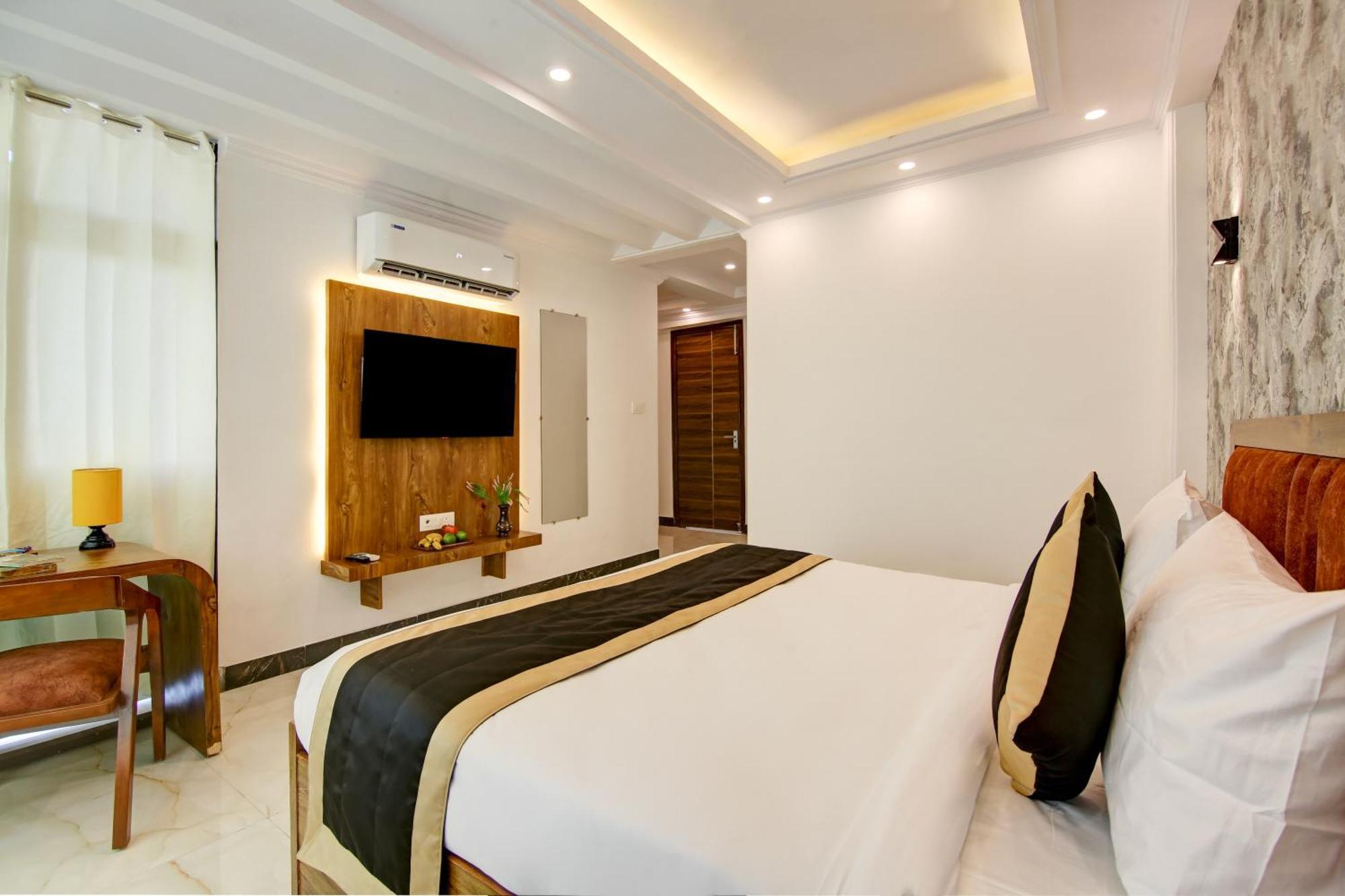 Hotel The Emporio Grand Near Vaishali Metro Station กาเซียบัด ภายนอก รูปภาพ