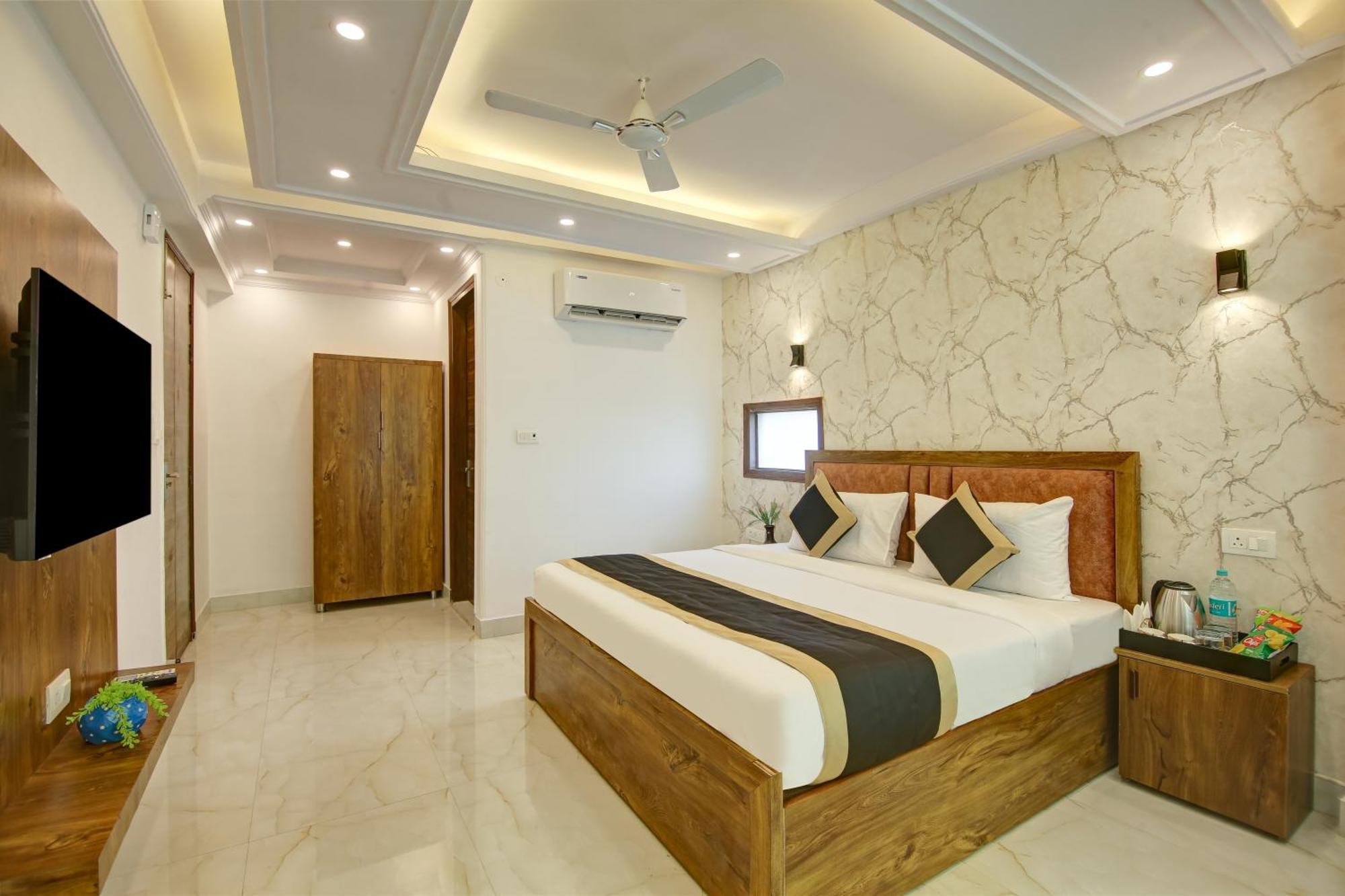 Hotel The Emporio Grand Near Vaishali Metro Station กาเซียบัด ภายนอก รูปภาพ