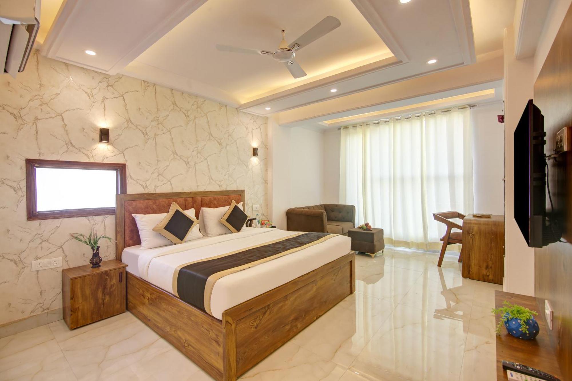 Hotel The Emporio Grand Near Vaishali Metro Station กาเซียบัด ภายนอก รูปภาพ