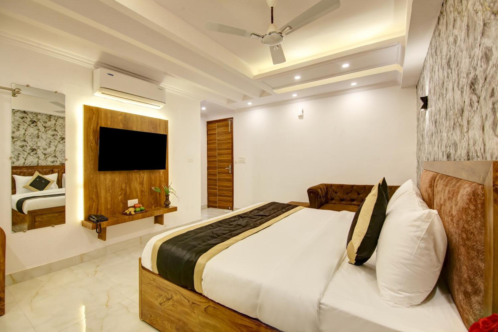 Hotel The Emporio Grand Near Vaishali Metro Station กาเซียบัด ภายนอก รูปภาพ