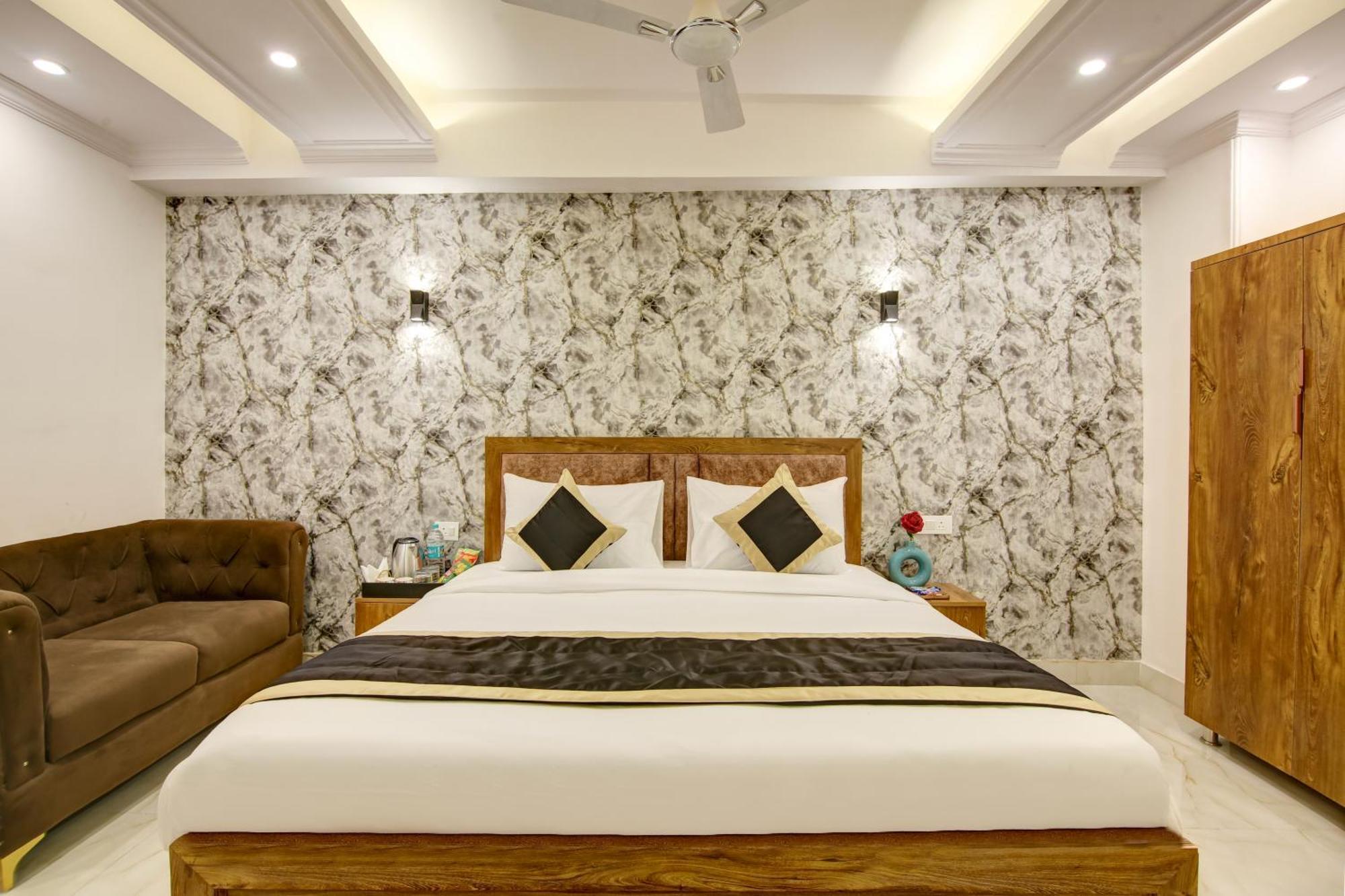 Hotel The Emporio Grand Near Vaishali Metro Station กาเซียบัด ภายนอก รูปภาพ