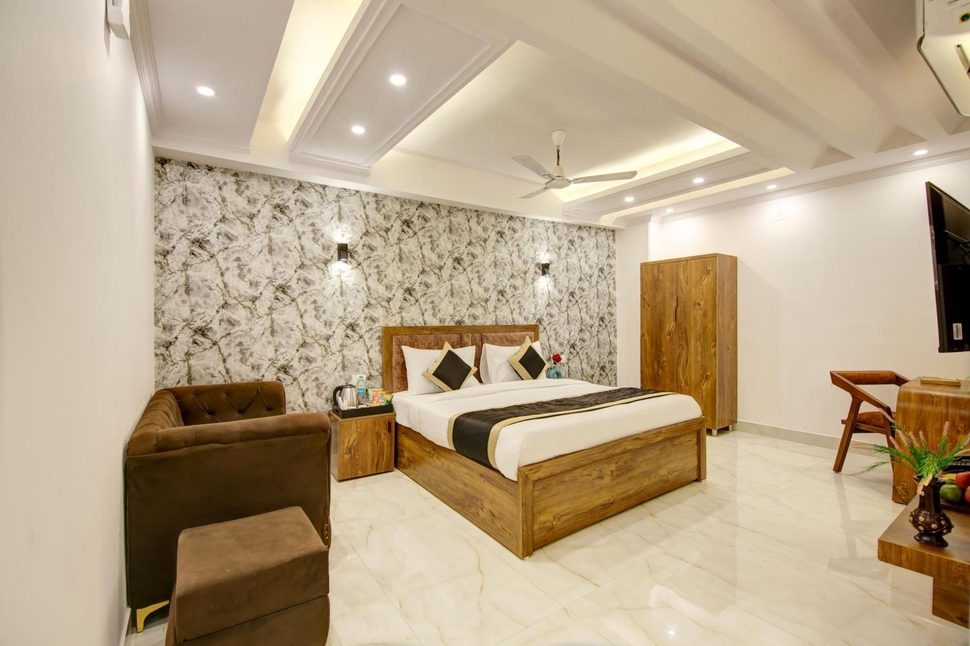 Hotel The Emporio Grand Near Vaishali Metro Station กาเซียบัด ภายนอก รูปภาพ