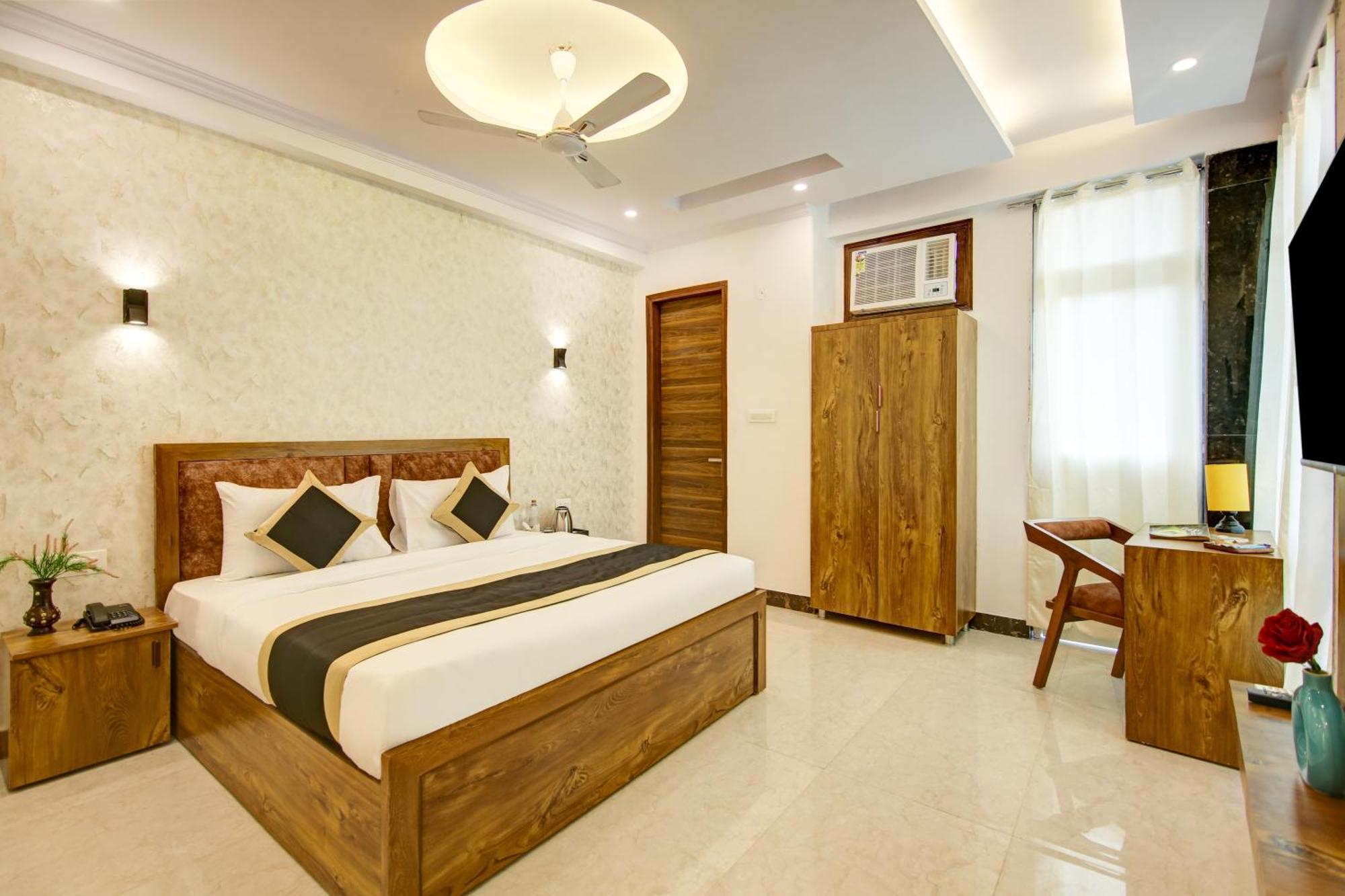 Hotel The Emporio Grand Near Vaishali Metro Station กาเซียบัด ภายนอก รูปภาพ