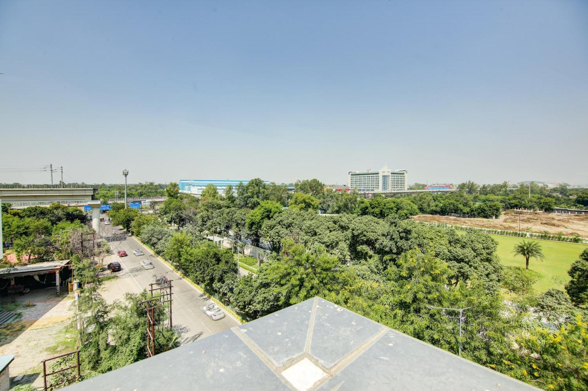 Hotel The Emporio Grand Near Vaishali Metro Station กาเซียบัด ภายนอก รูปภาพ