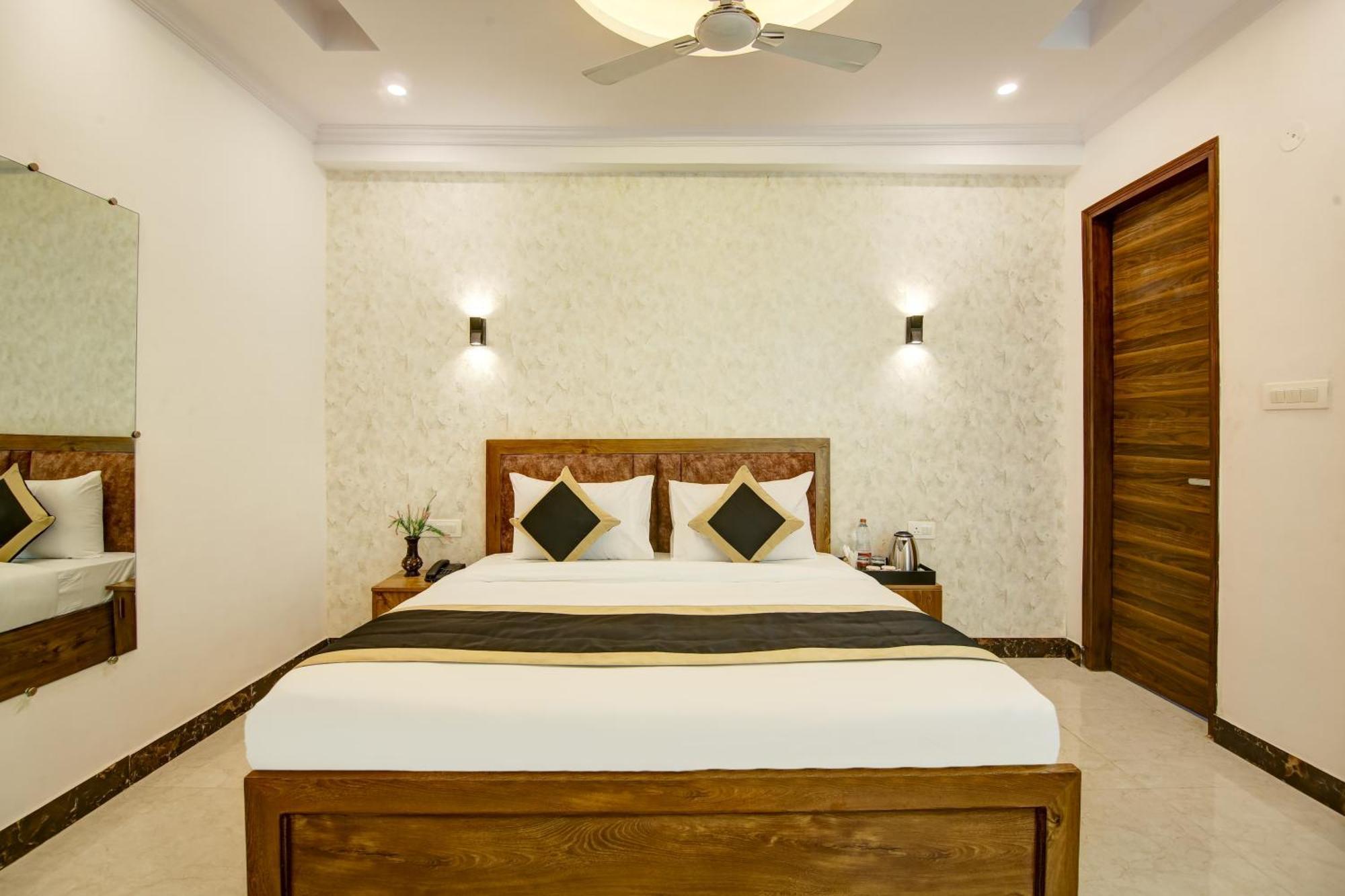 Hotel The Emporio Grand Near Vaishali Metro Station กาเซียบัด ภายนอก รูปภาพ