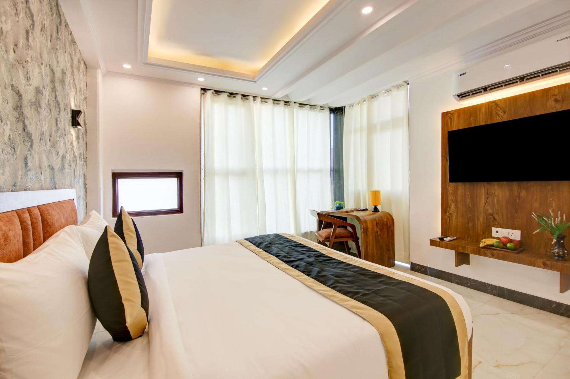 Hotel The Emporio Grand Near Vaishali Metro Station กาเซียบัด ภายนอก รูปภาพ