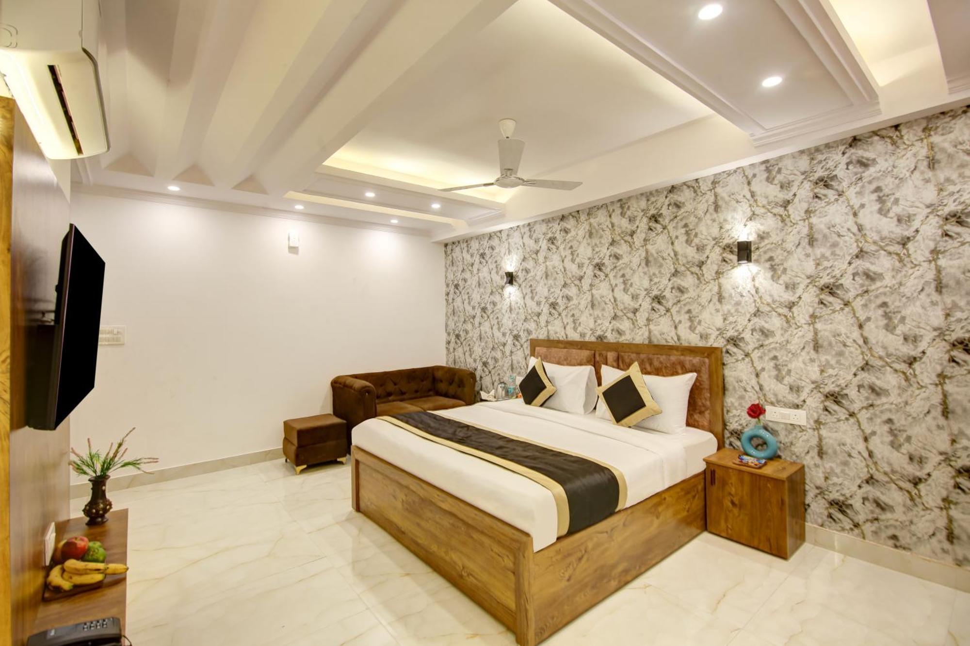 Hotel The Emporio Grand Near Vaishali Metro Station กาเซียบัด ภายนอก รูปภาพ