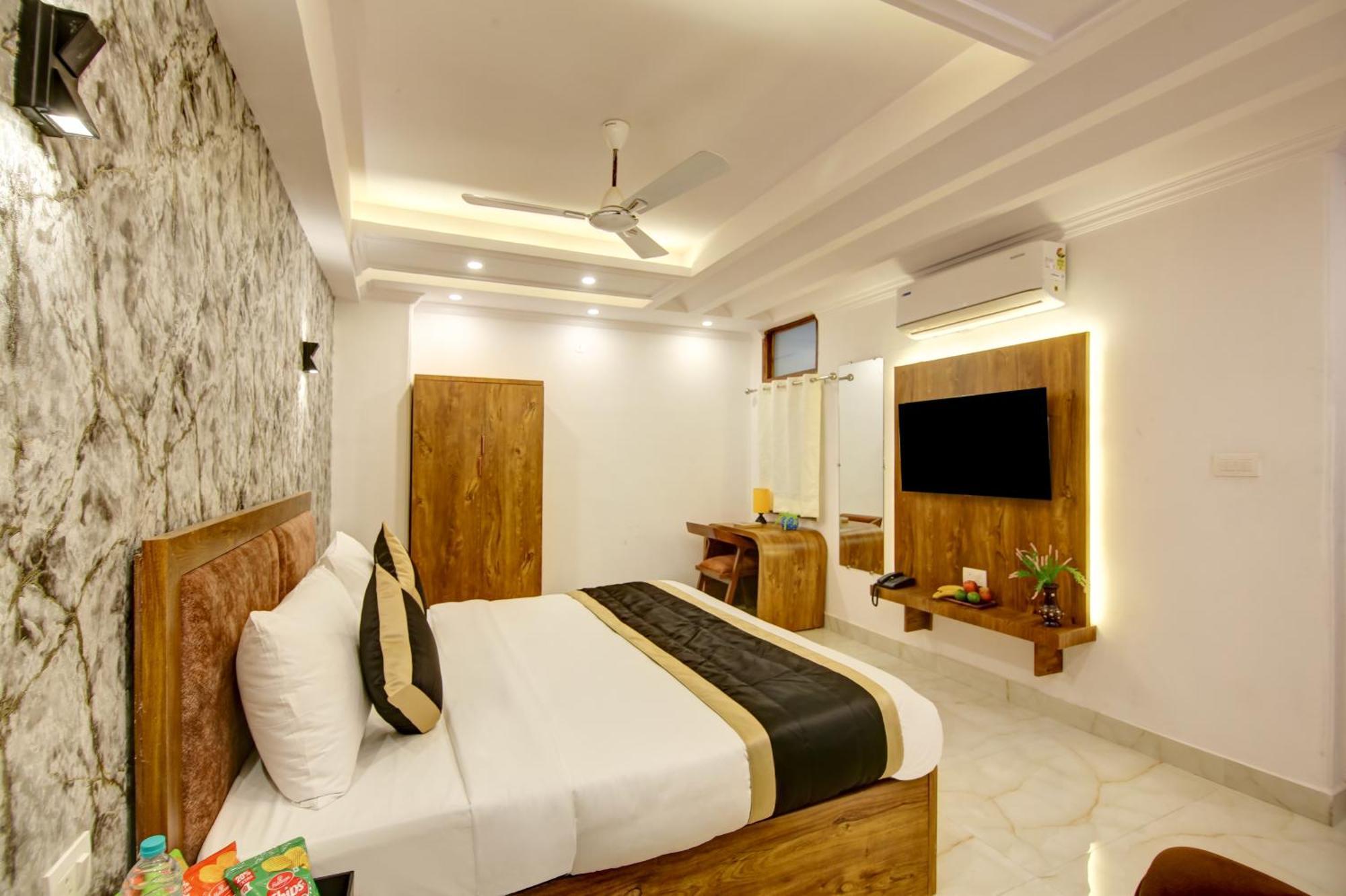 Hotel The Emporio Grand Near Vaishali Metro Station กาเซียบัด ภายนอก รูปภาพ