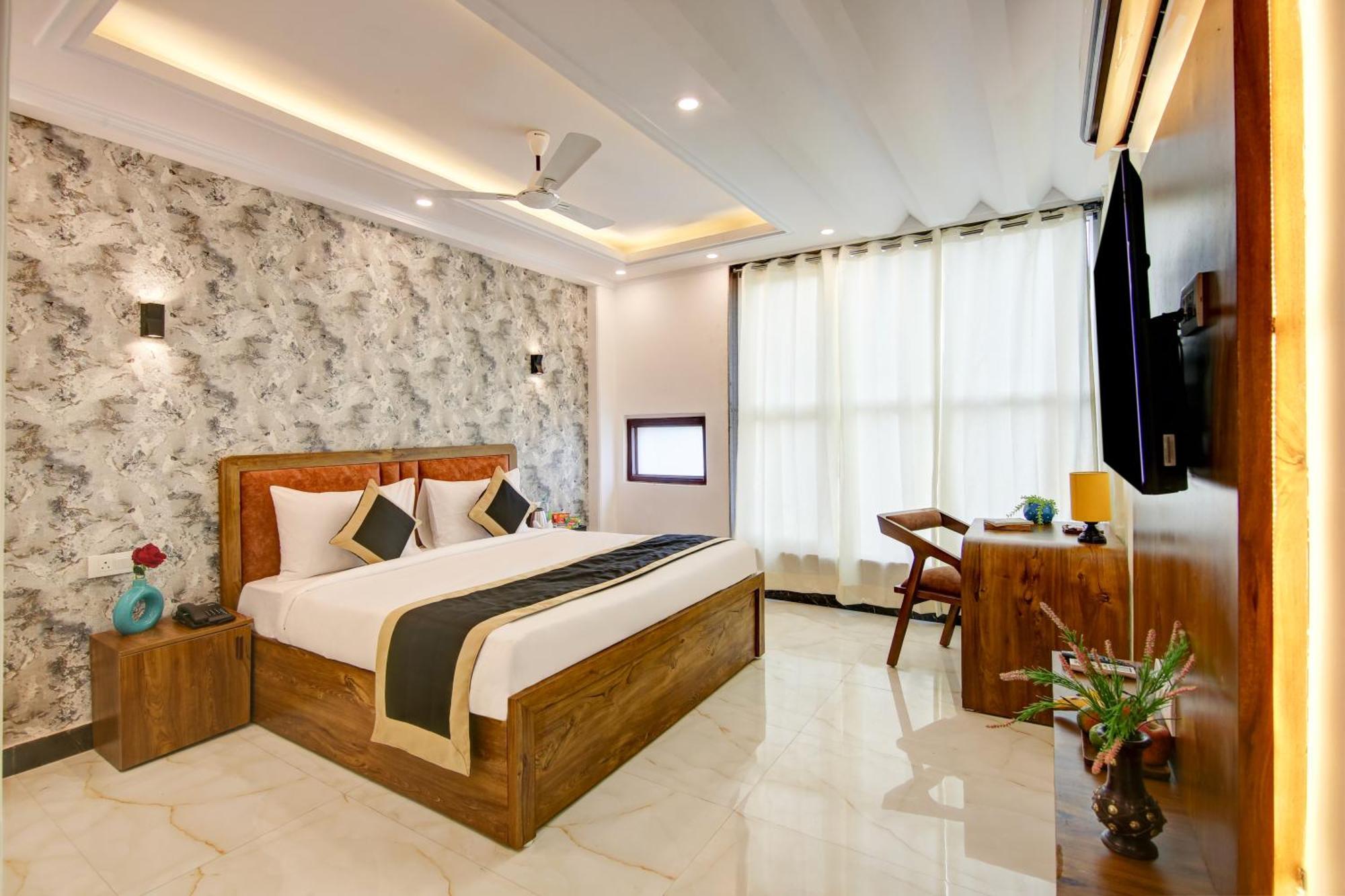 Hotel The Emporio Grand Near Vaishali Metro Station กาเซียบัด ภายนอก รูปภาพ