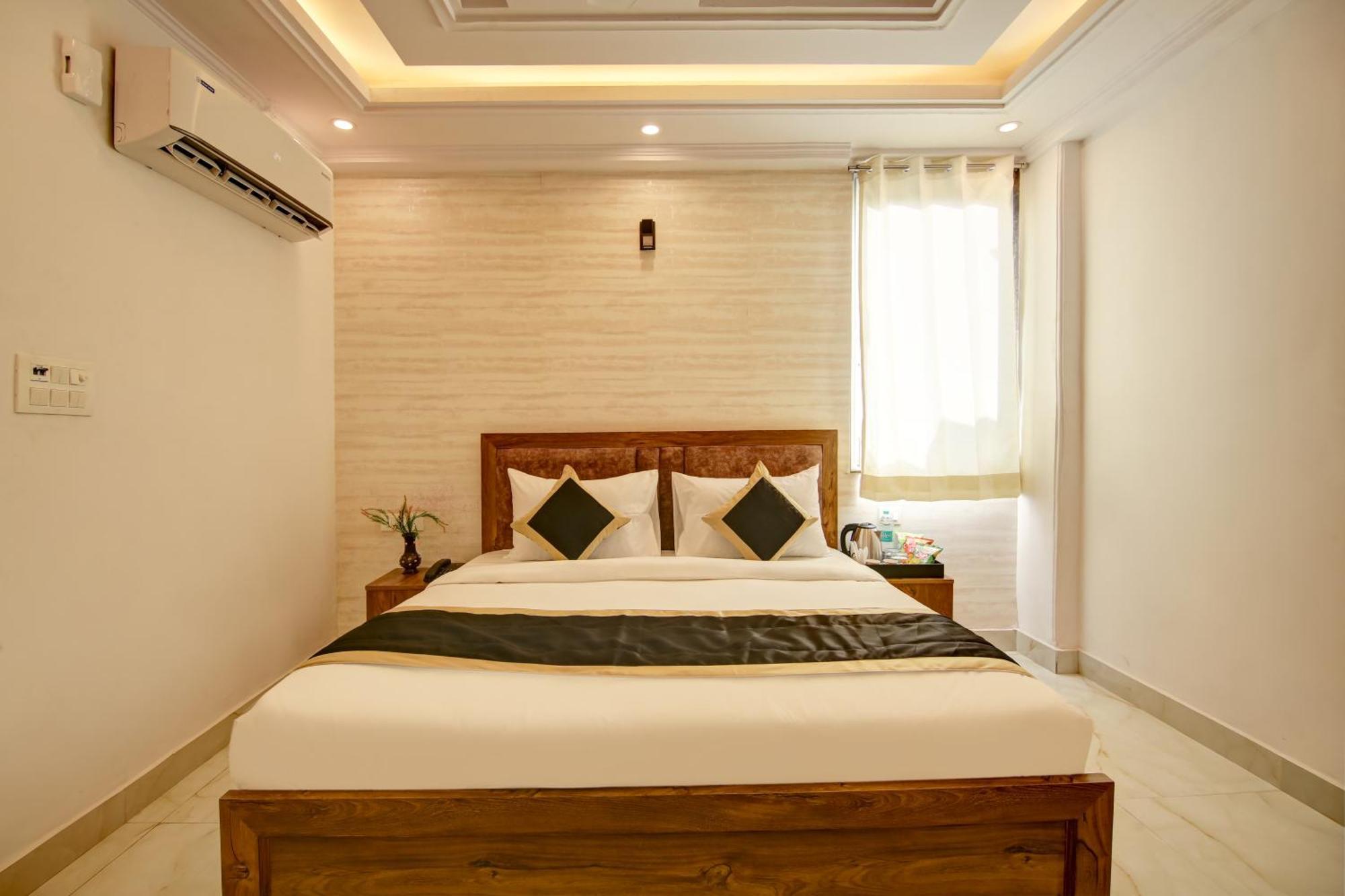 Hotel The Emporio Grand Near Vaishali Metro Station กาเซียบัด ภายนอก รูปภาพ