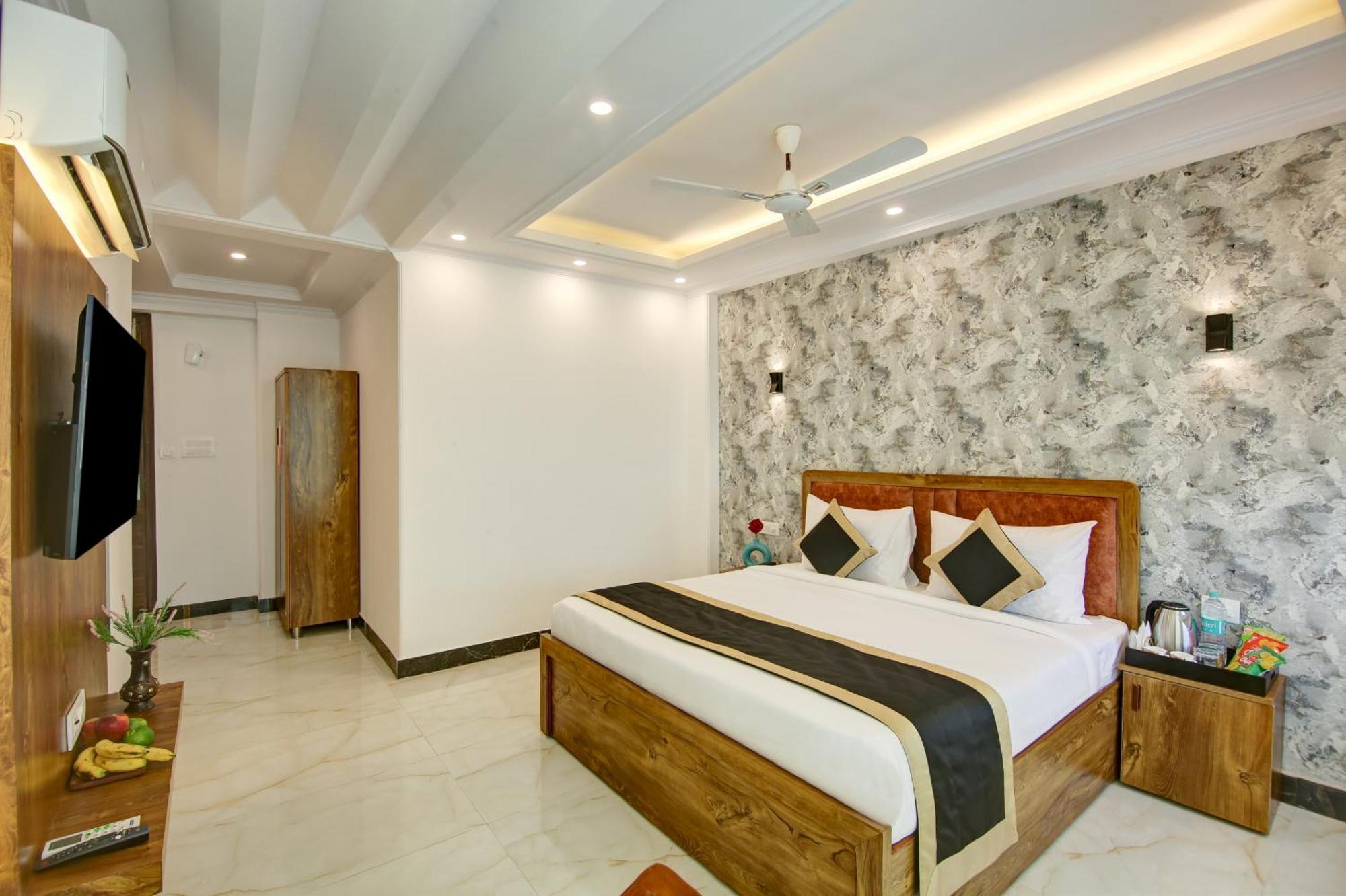 Hotel The Emporio Grand Near Vaishali Metro Station กาเซียบัด ภายนอก รูปภาพ