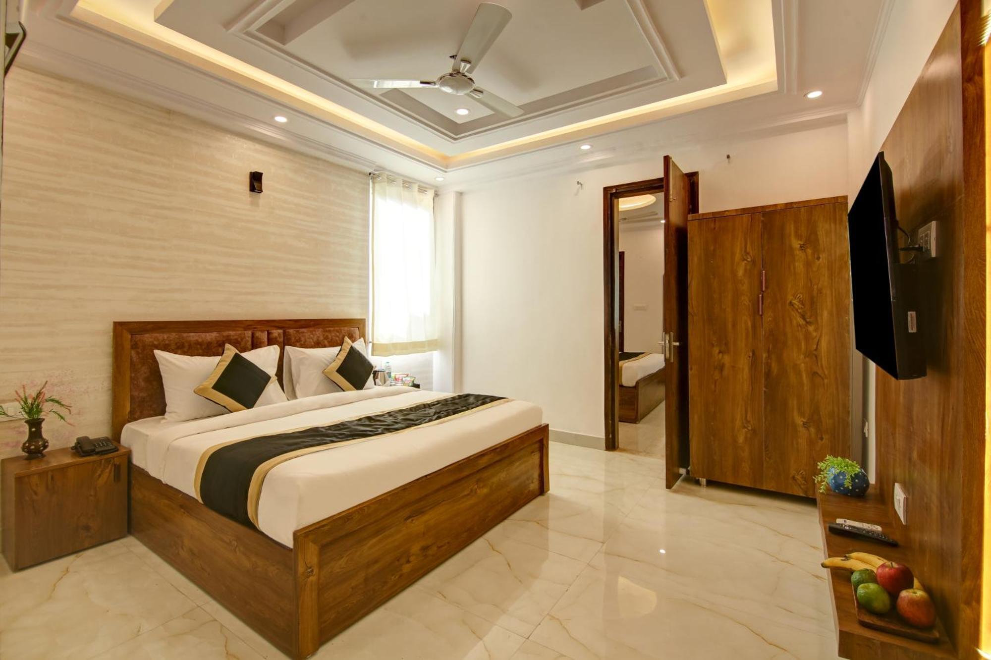 Hotel The Emporio Grand Near Vaishali Metro Station กาเซียบัด ภายนอก รูปภาพ