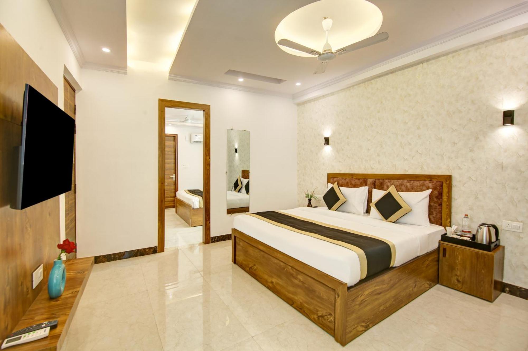 Hotel The Emporio Grand Near Vaishali Metro Station กาเซียบัด ภายนอก รูปภาพ