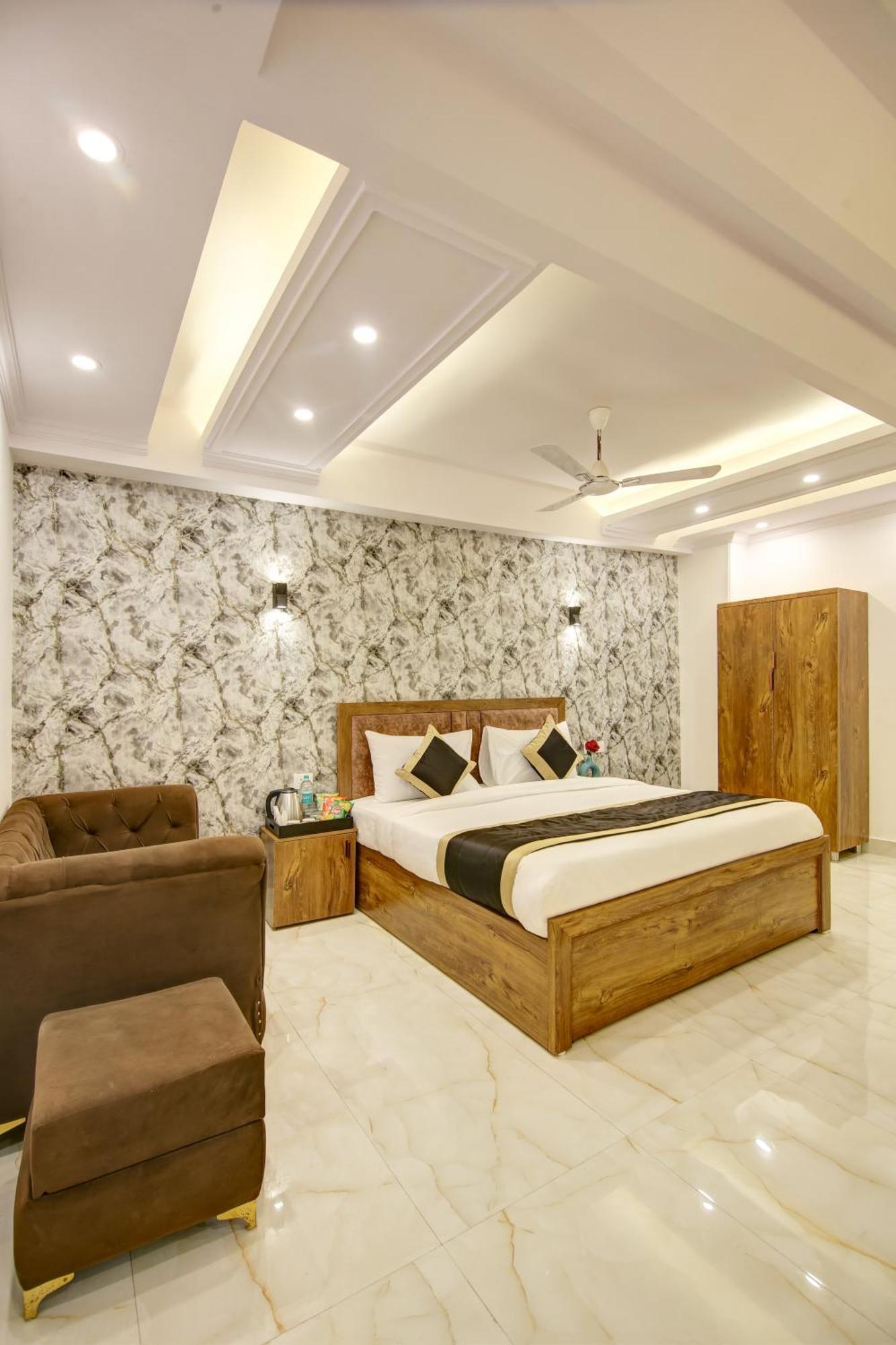 Hotel The Emporio Grand Near Vaishali Metro Station กาเซียบัด ภายนอก รูปภาพ