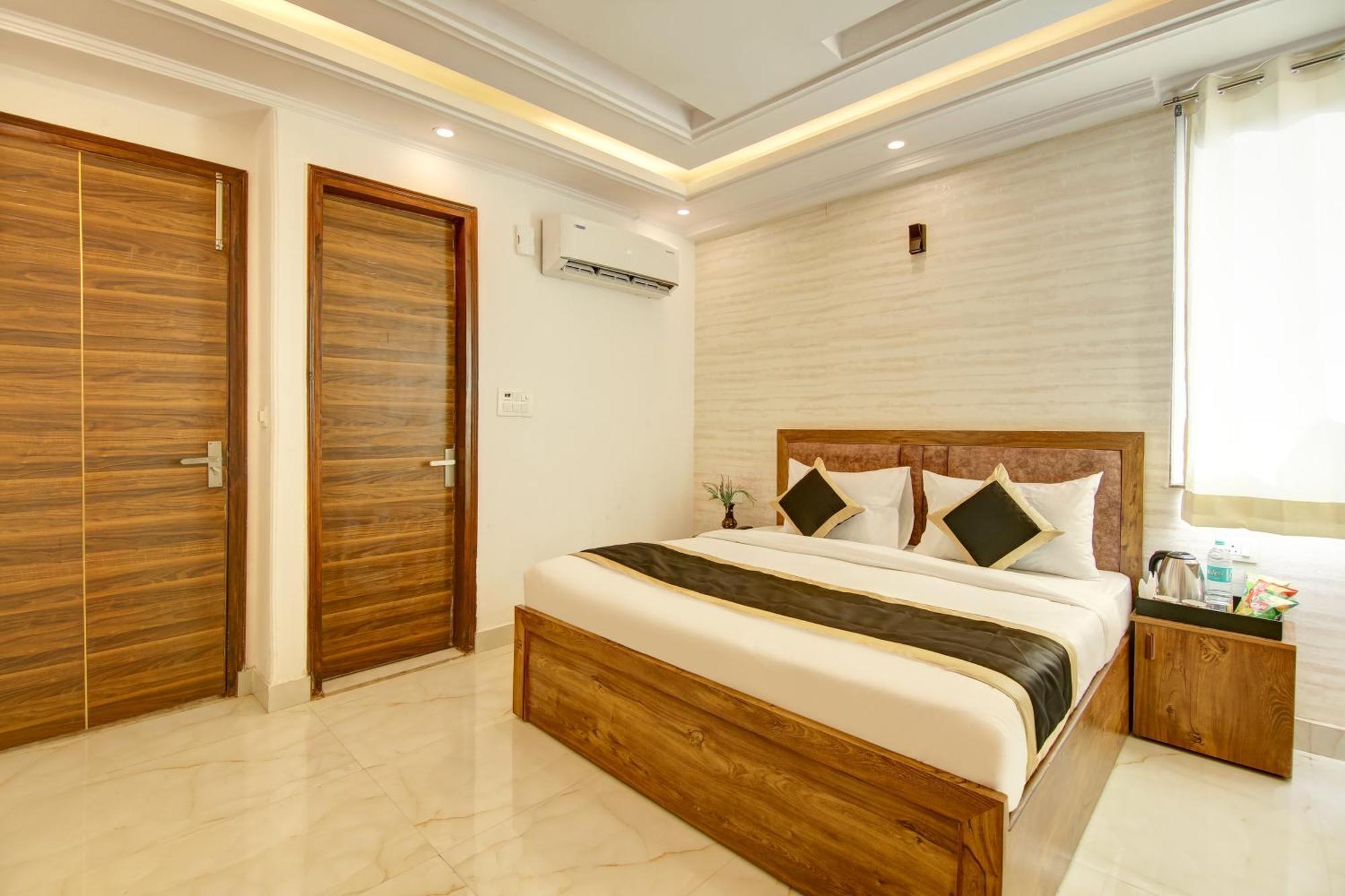 Hotel The Emporio Grand Near Vaishali Metro Station กาเซียบัด ภายนอก รูปภาพ