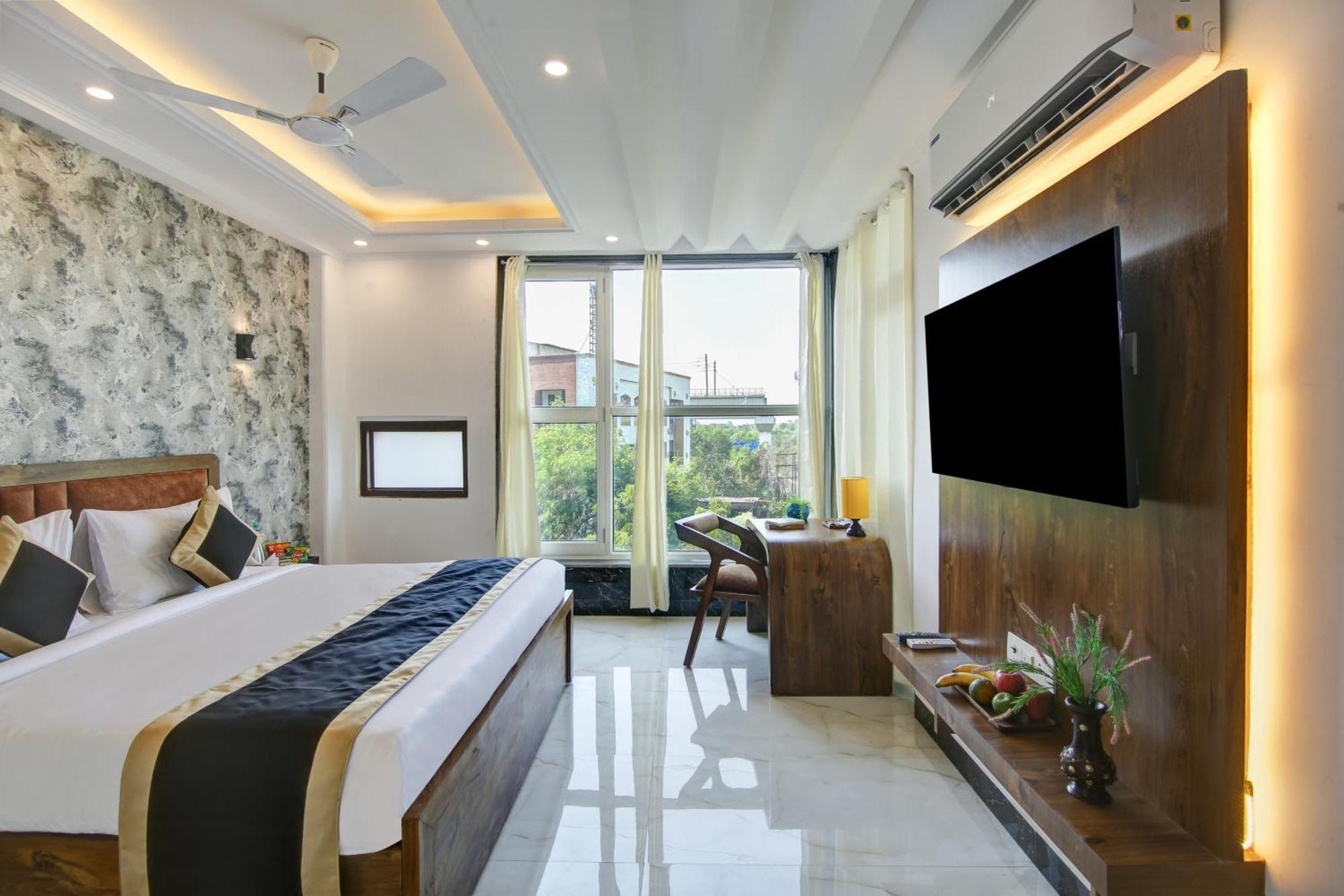 Hotel The Emporio Grand Near Vaishali Metro Station กาเซียบัด ภายนอก รูปภาพ