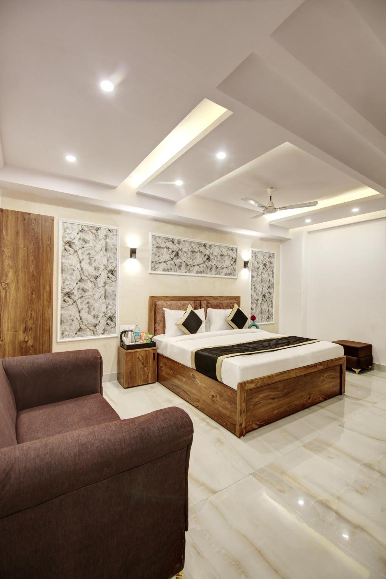 Hotel The Emporio Grand Near Vaishali Metro Station กาเซียบัด ภายนอก รูปภาพ
