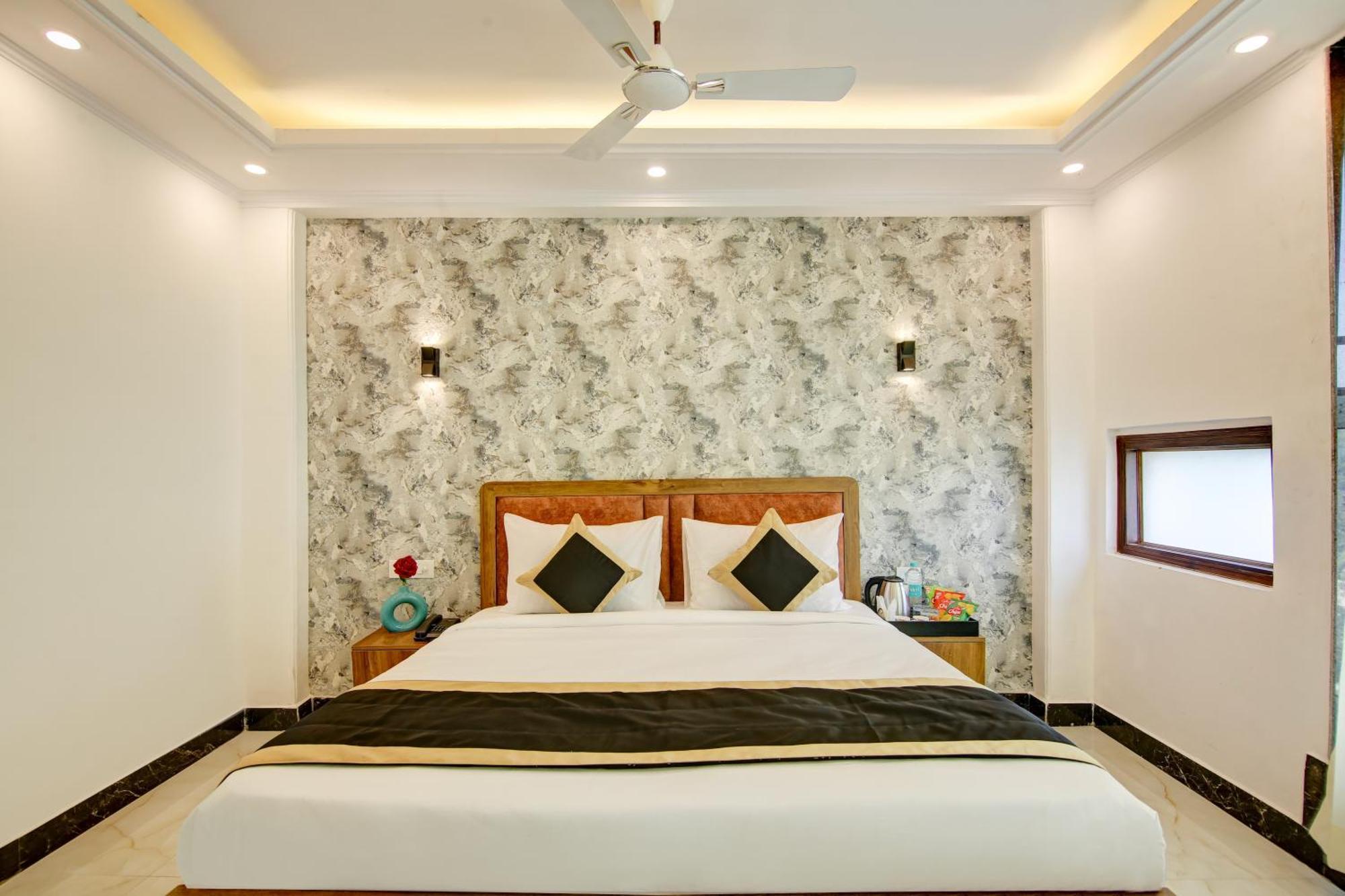 Hotel The Emporio Grand Near Vaishali Metro Station กาเซียบัด ภายนอก รูปภาพ