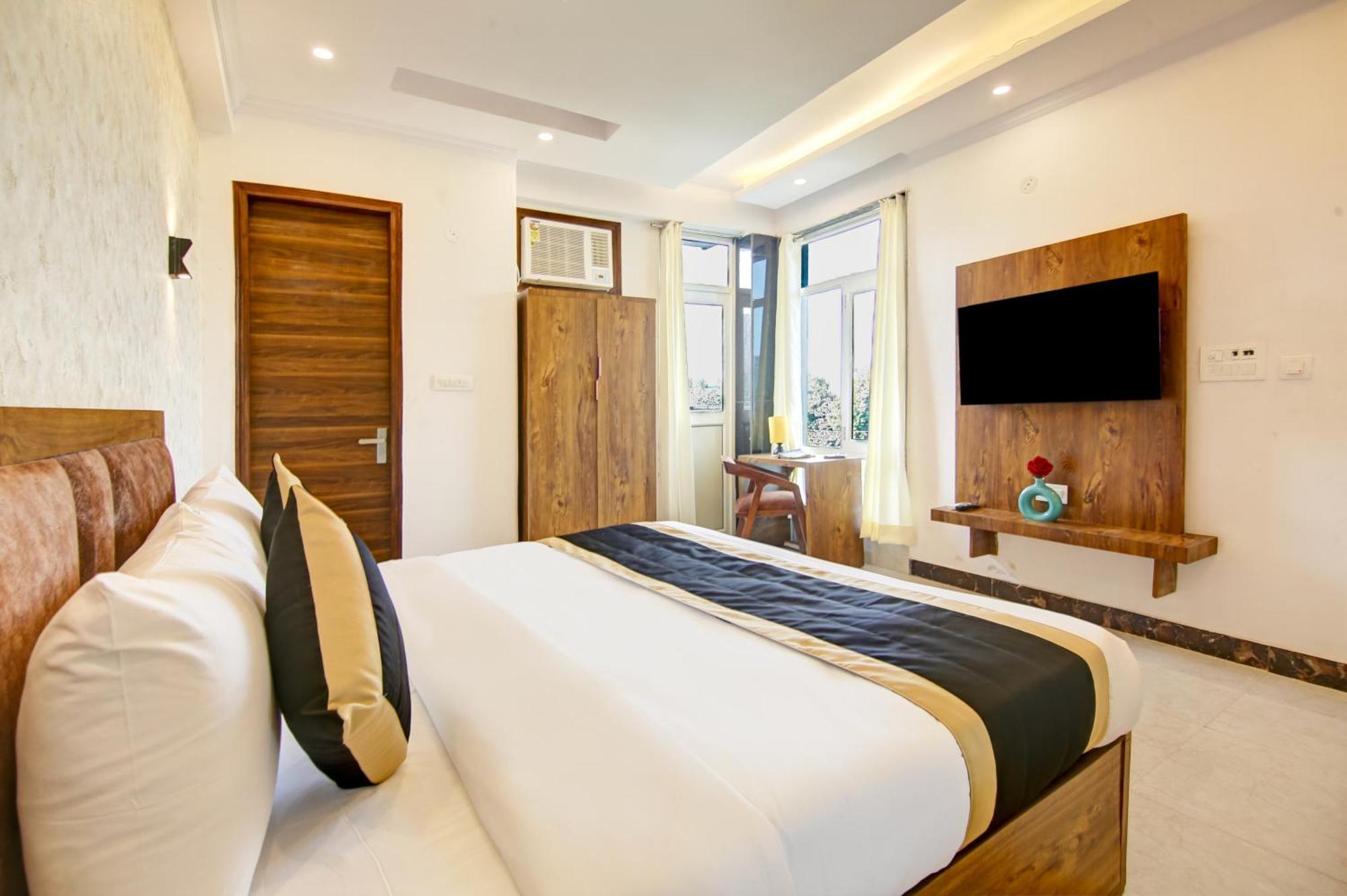 Hotel The Emporio Grand Near Vaishali Metro Station กาเซียบัด ภายนอก รูปภาพ