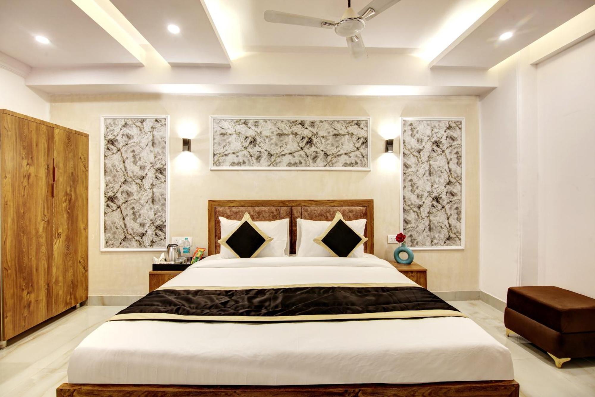 Hotel The Emporio Grand Near Vaishali Metro Station กาเซียบัด ภายนอก รูปภาพ