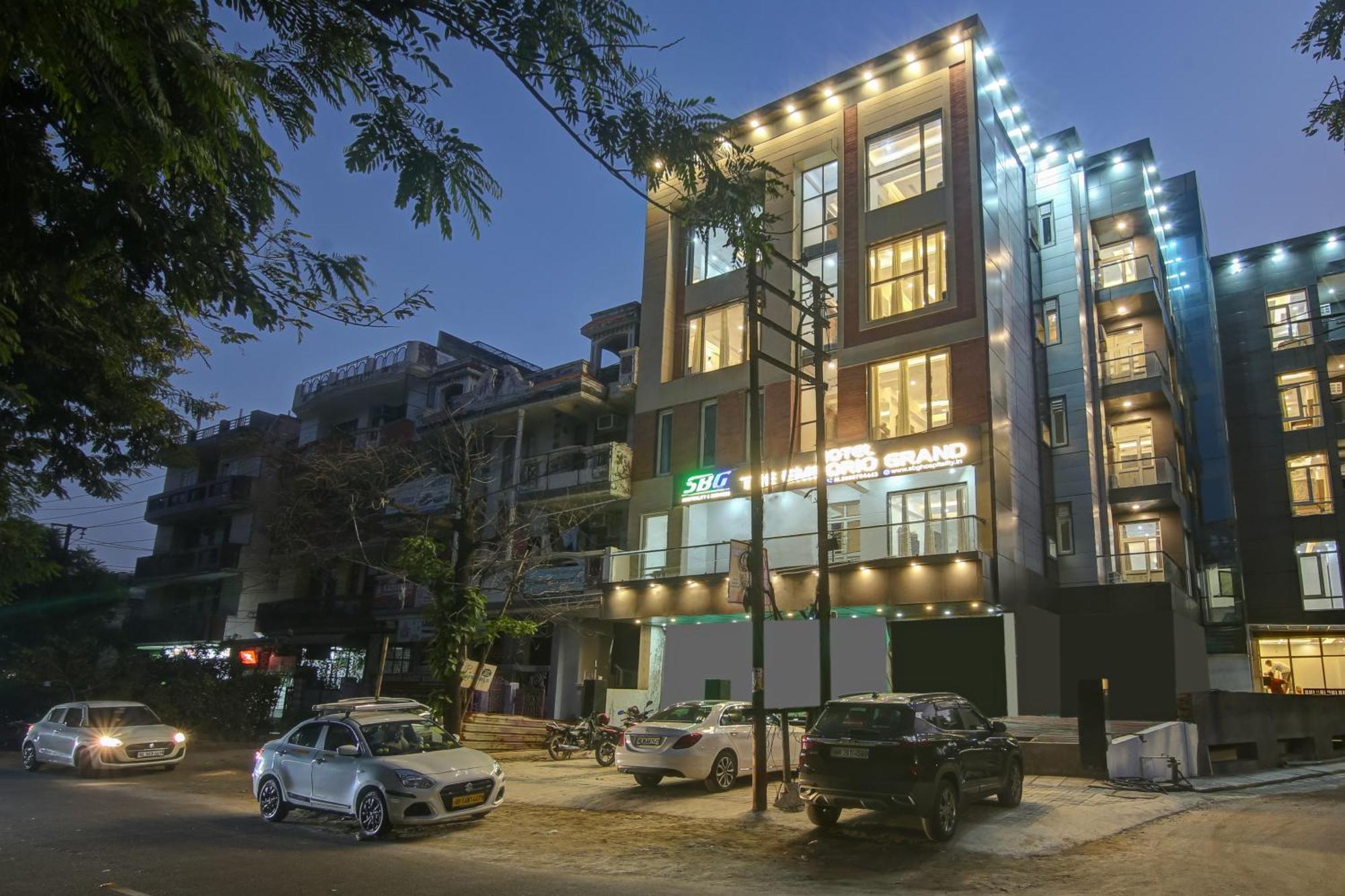 Hotel The Emporio Grand Near Vaishali Metro Station กาเซียบัด ภายนอก รูปภาพ