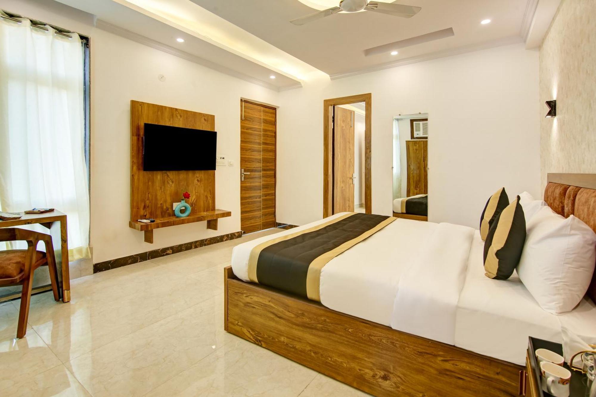 Hotel The Emporio Grand Near Vaishali Metro Station กาเซียบัด ภายนอก รูปภาพ