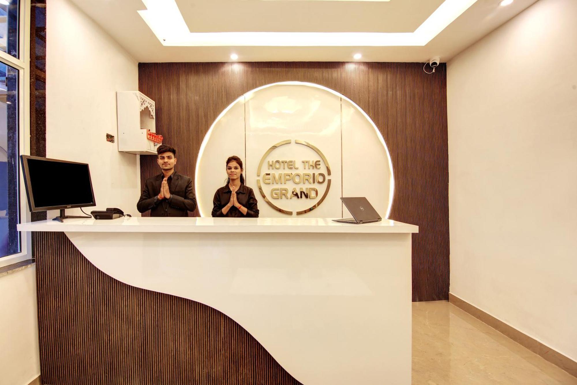 Hotel The Emporio Grand Near Vaishali Metro Station กาเซียบัด ภายนอก รูปภาพ