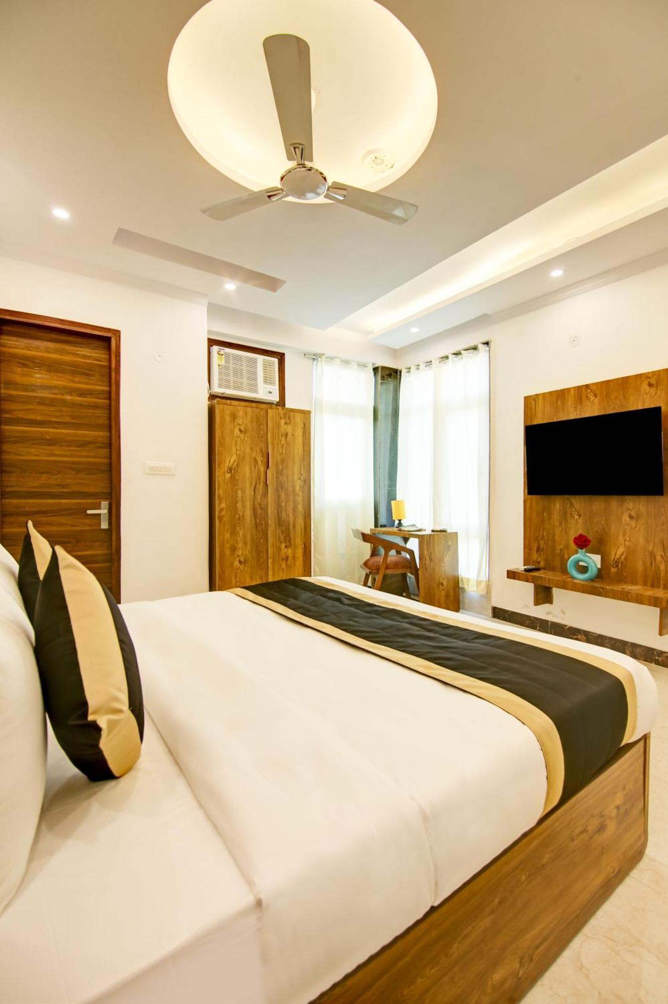 Hotel The Emporio Grand Near Vaishali Metro Station กาเซียบัด ภายนอก รูปภาพ