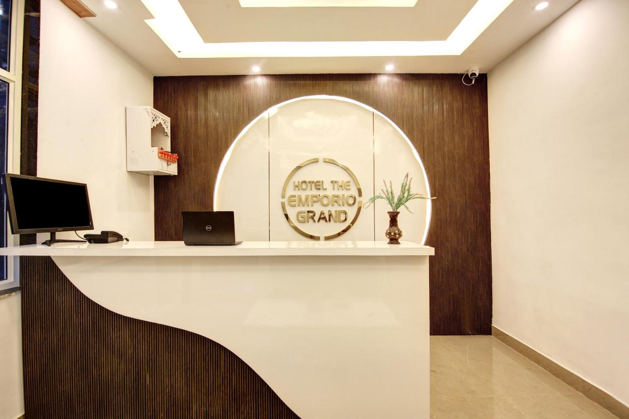 Hotel The Emporio Grand Near Vaishali Metro Station กาเซียบัด ภายนอก รูปภาพ