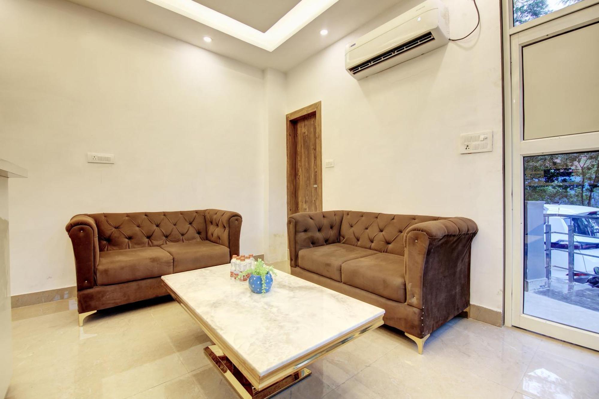 Hotel The Emporio Grand Near Vaishali Metro Station กาเซียบัด ภายนอก รูปภาพ