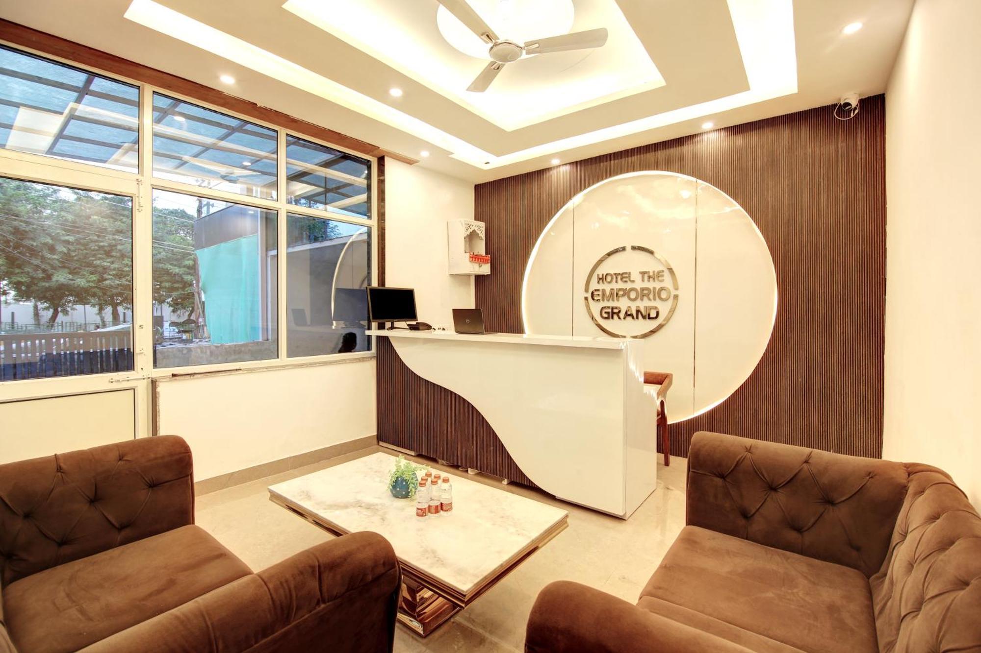 Hotel The Emporio Grand Near Vaishali Metro Station กาเซียบัด ภายนอก รูปภาพ