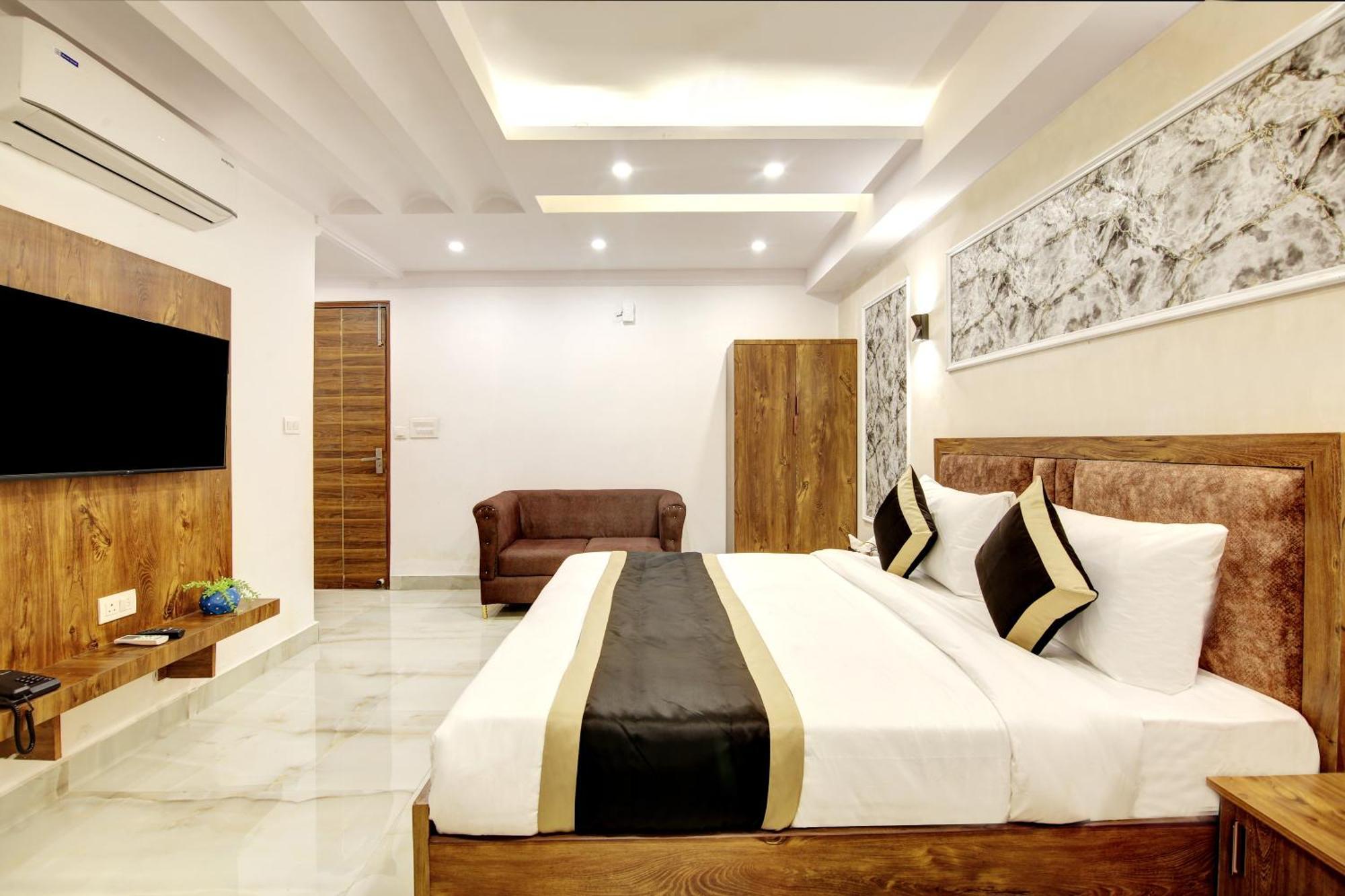 Hotel The Emporio Grand Near Vaishali Metro Station กาเซียบัด ภายนอก รูปภาพ