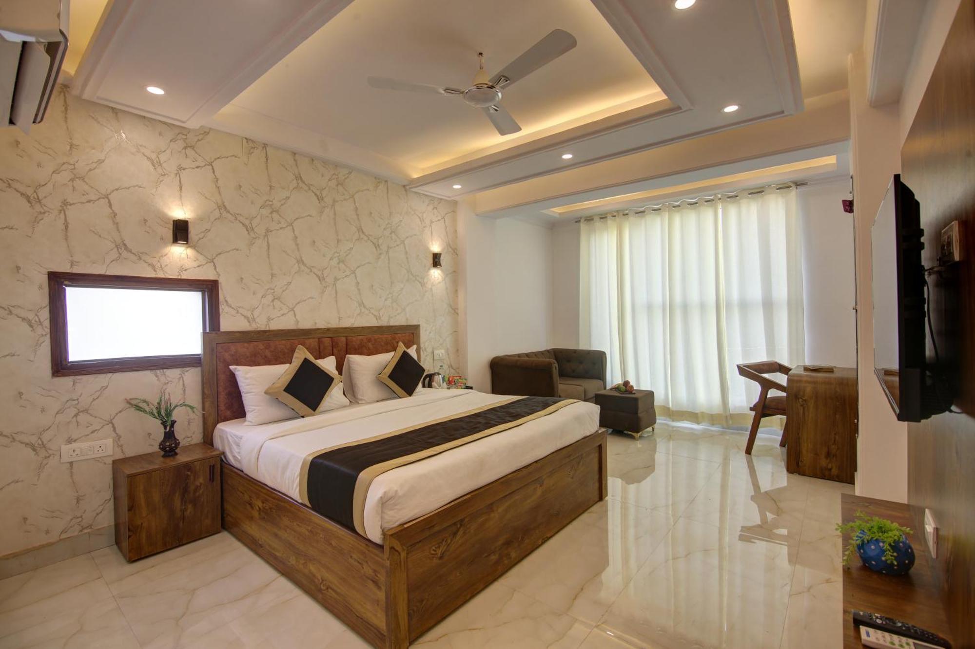 Hotel The Emporio Grand Near Vaishali Metro Station กาเซียบัด ภายนอก รูปภาพ